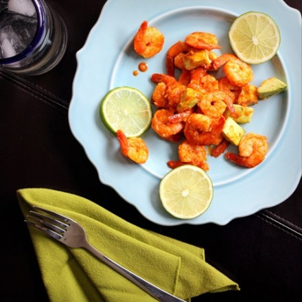 mexican spicy garlic shrimp with avocado and lime