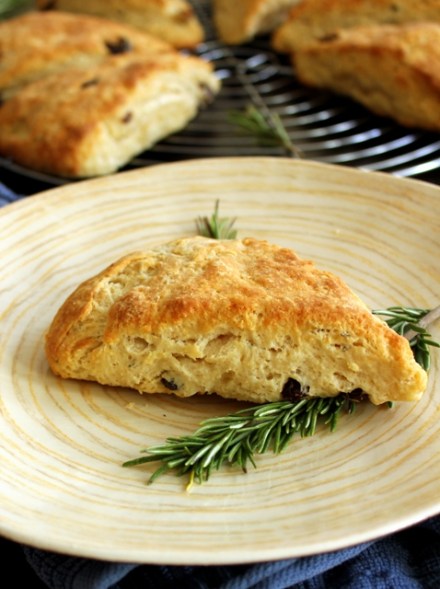 rosemary raisin sour cream scones